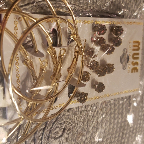 Hooped Earring Set - Picture 3 of 4